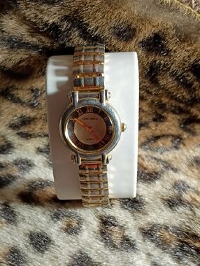 Time Square Quartz  Women's Wristwatch with Gold Tone  Adjustable Running